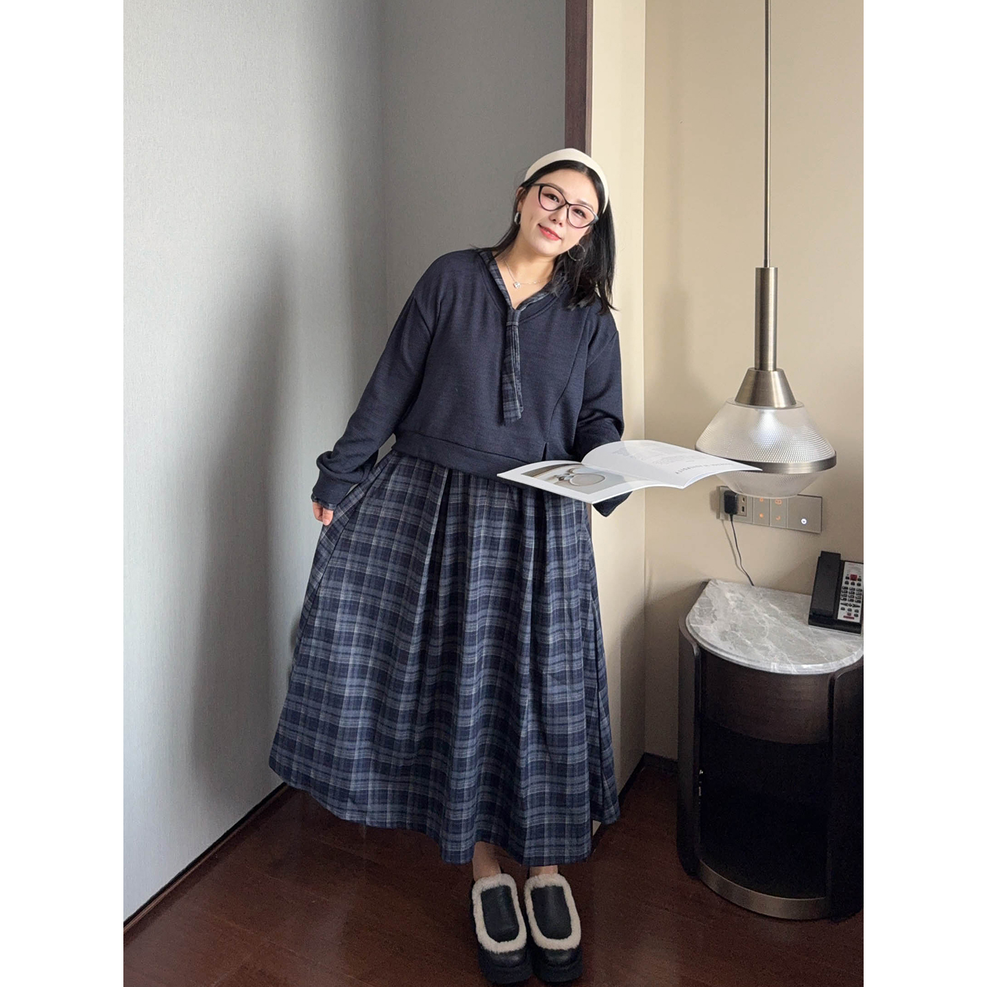 VOGANA戛纳家大码女装智媛欧尼假两件格子拼接领结飘带显瘦连衣裙