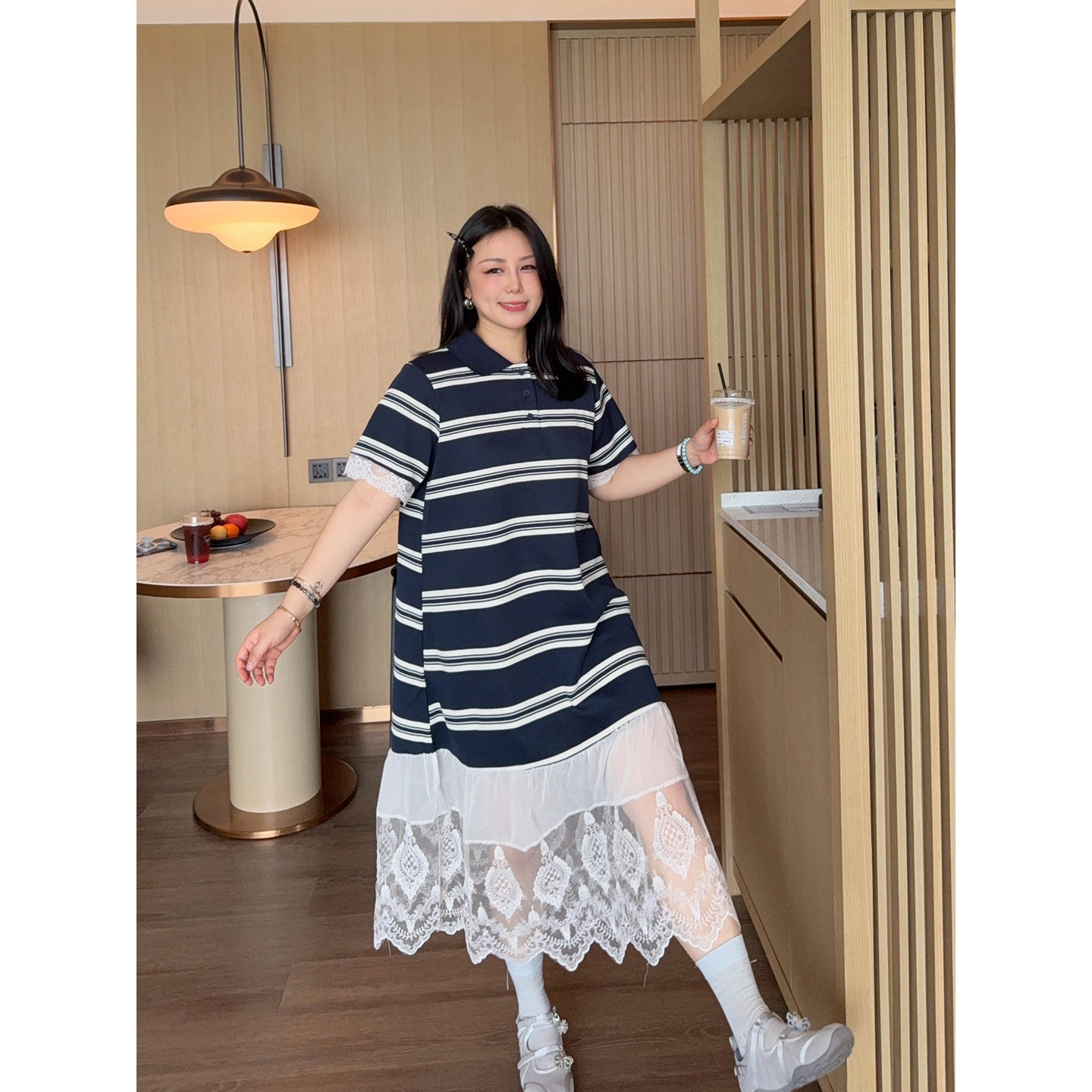 VOGANA戛纳家大码女装懒人chic休闲宽松显瘦条纹蕾丝拼接连衣裙夏