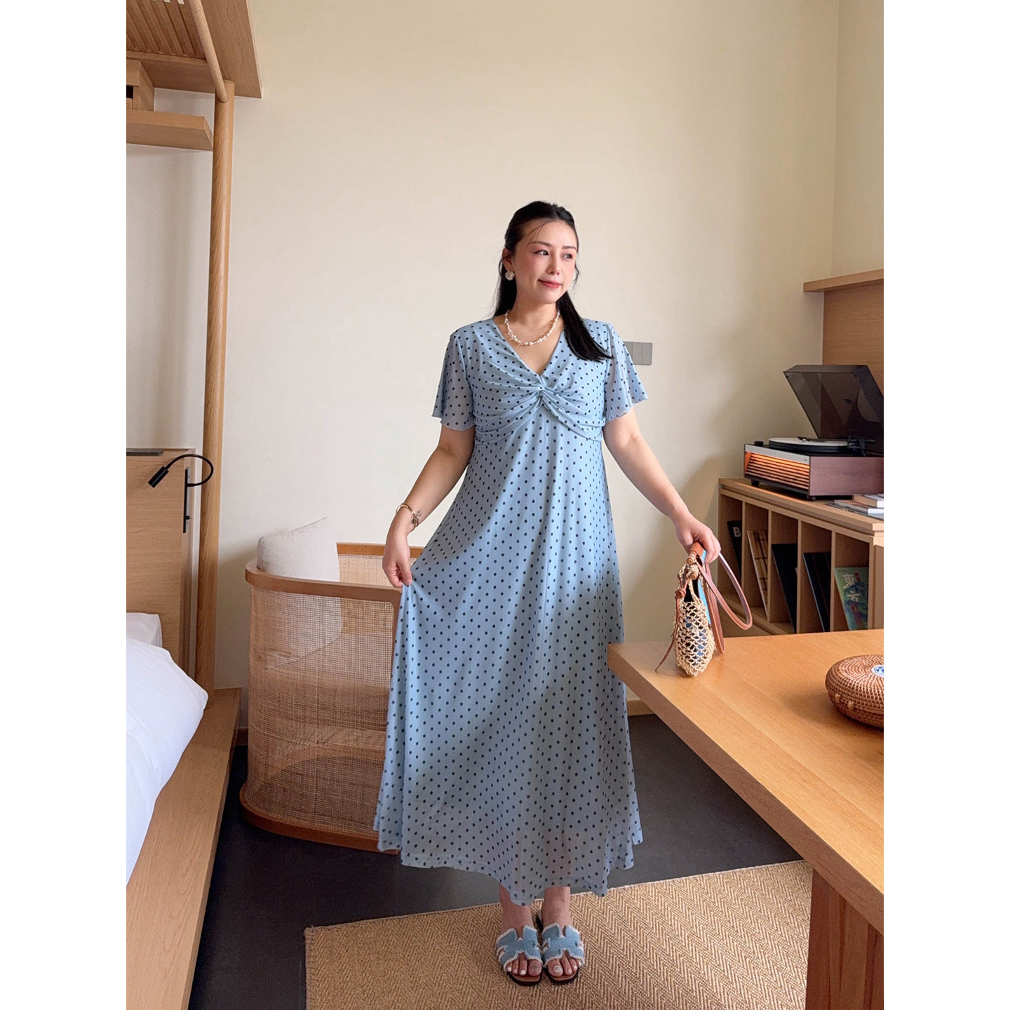 VOGANA戛纳家大码女装韩调减龄少女感波点个性扭结舒适透气连衣裙