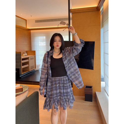 VOGANA戛纳家大码女装懒人松弛格纹轻薄防晒长袖衬衫显瘦裙裤套装