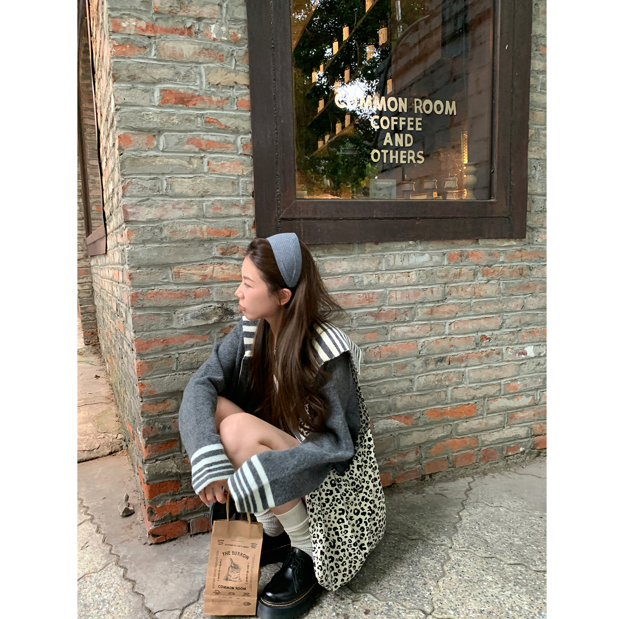 ASHENONLINE 珍妮商店 海军领灰色毛衣女慵懒条纹设计开衫外套秋
