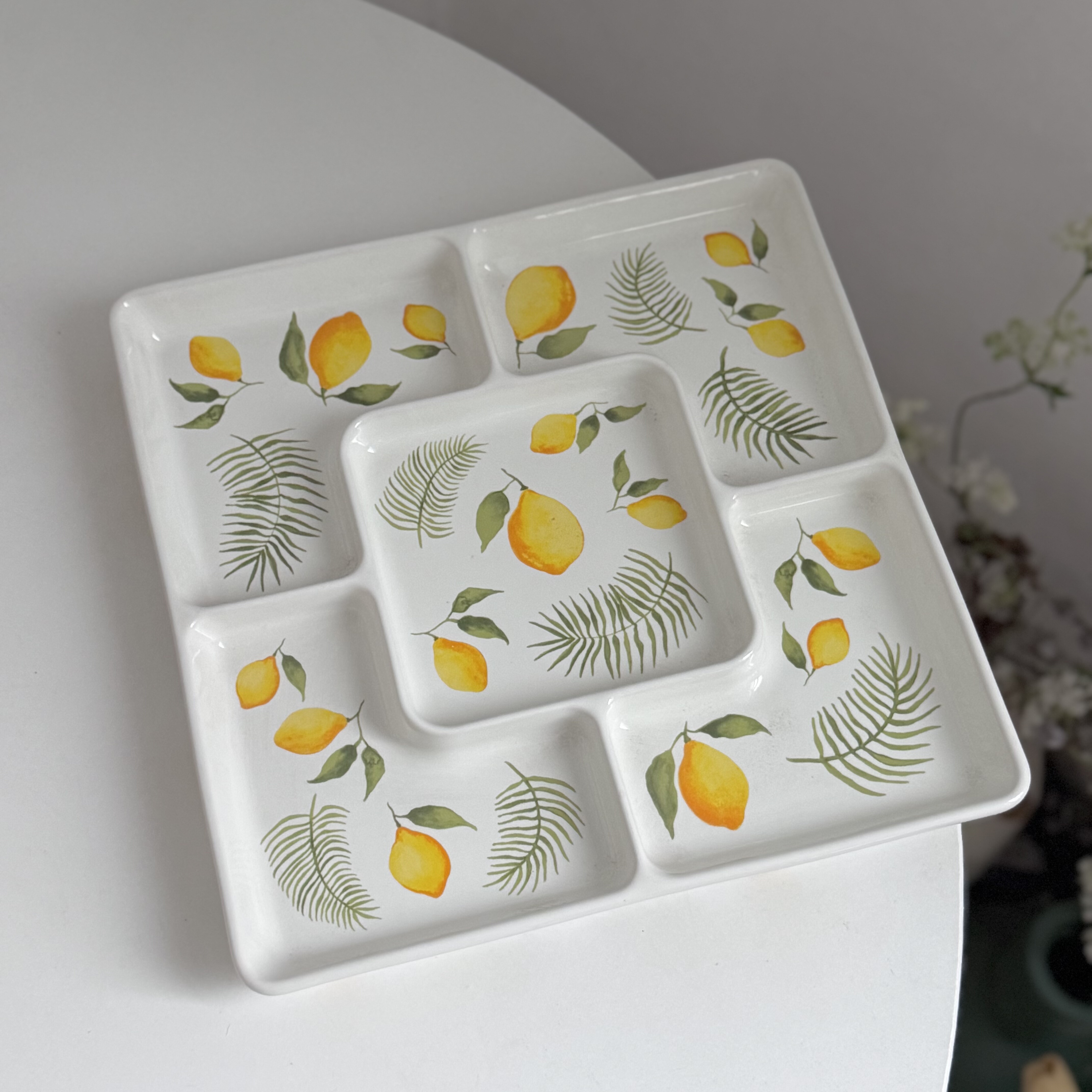 外贸出口陶瓷餐具正方形小吃拼盘分格盘水果盘子高颜值瓜子干果