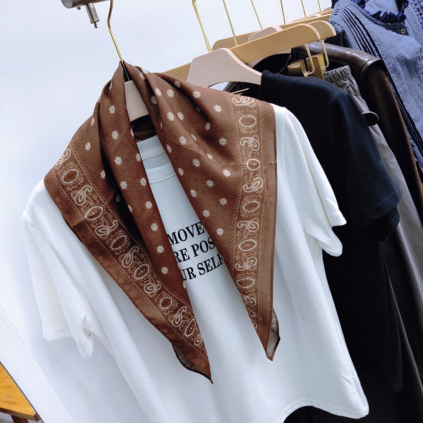 韩系棉麻围巾女百搭秋款方形时尚长多功能装饰领巾飘带系腰丝巾新