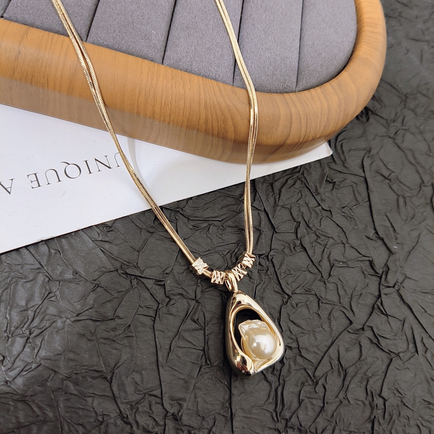 新款时尚百搭轻奢气质异型珍珠项链女毛衣链秋冬轻奢高级感锁骨链