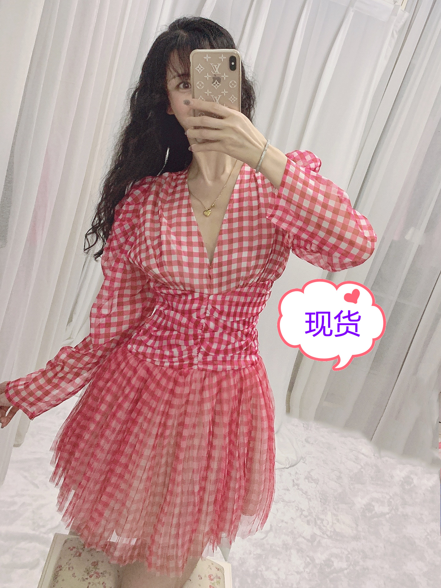 TWO2021春季新款 红色拼接网纱V领格子连衣裙女褶皱收腰显瘦短裙