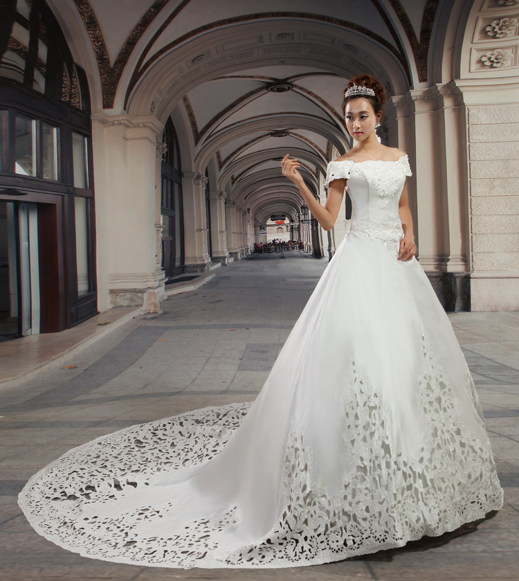 婚纱礼服2017新款欧式宫廷一字肩蝴蝶结缎面蕾丝镂空长拖尾婚纱女