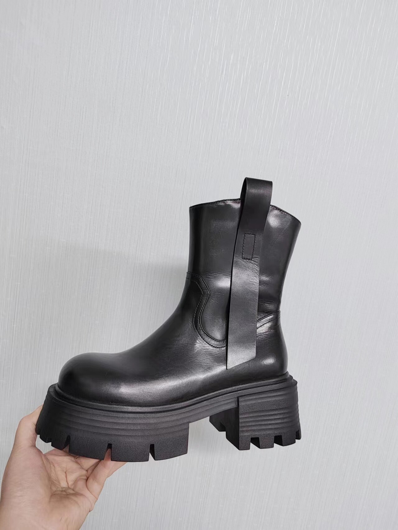 头层小牛皮英伦风2025春秋新款马丁松糕厚底单鞋显腿直中筒马丁靴