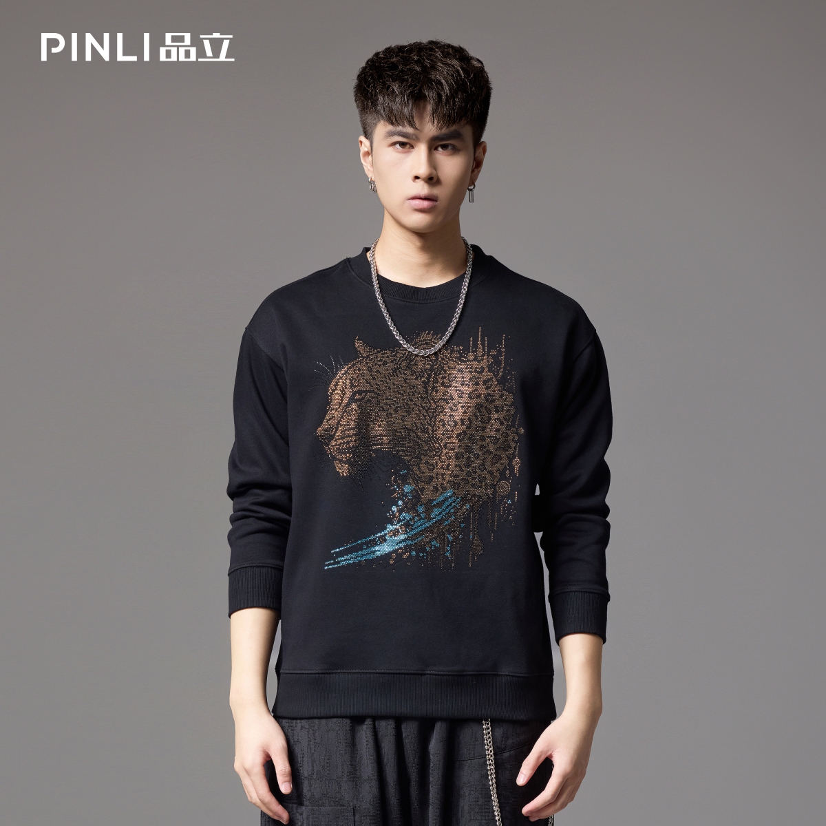PINLI品立男圆领金钱豹烫钻卫衣