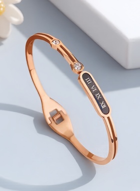 时尚黑面罗马数字镶钻18K金手镯