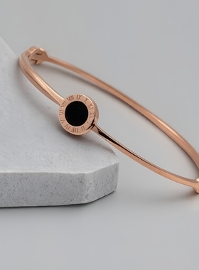 罗马数字黑面圆牌手镯女小众设计