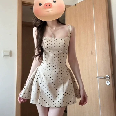 纯欲杏色波点方领吊带连衣裙女春夏季法式初恋修身显瘦蓬蓬短裙子