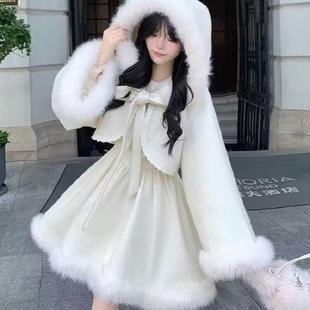 富家千金小香风套装裙女冬季新款连帽粉色斗篷外套吊带裙子两件套