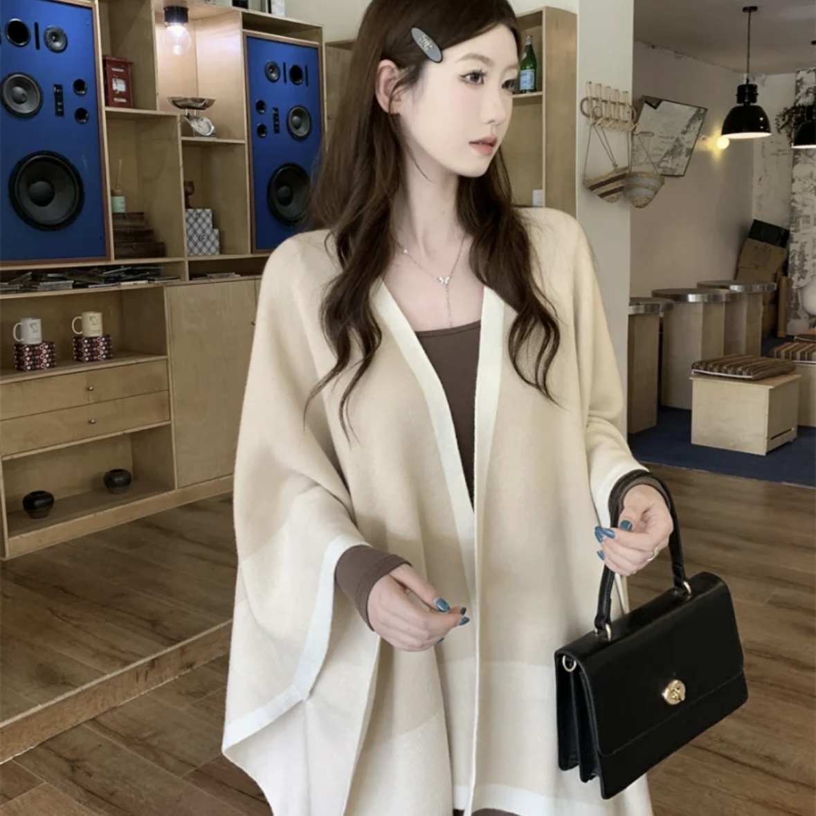 高级感撞色斗篷披肩女春秋季慵懒保暖围巾针织外套松弛感优雅上衣