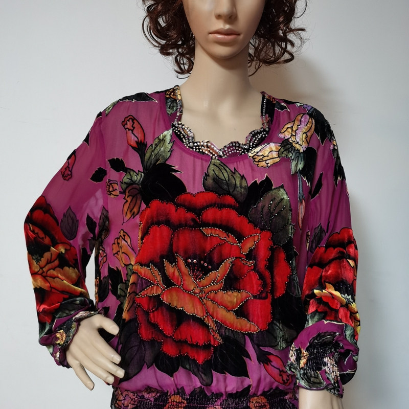 2025真丝绒长袖中老年妈妈装大花圆领钉珠烂花绒小衫正品472