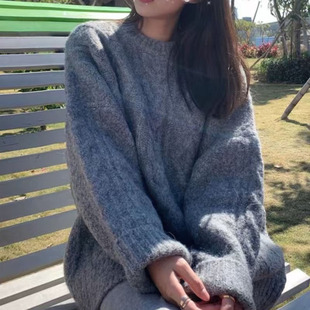 白色毛衣女圆领温柔2026秋冬款慵懒上衣宽松套头羊毛针织外穿加厚