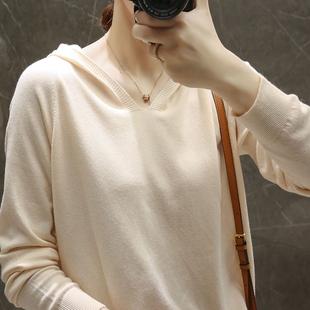 新款秋季薄款V领羊毛针织帽衫女纯色宽松套头显瘦连帽打底卫衣