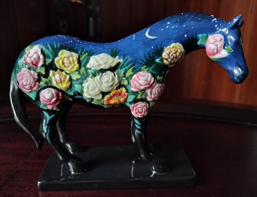 美国 Westland 手工彩绘小马的足迹：“夜花” 陶瓷摆件/