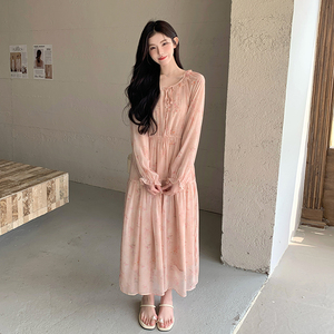 法式设计感粉色碎花连衣裙女春季海边度假防晒超仙过膝掐腰长裙图片