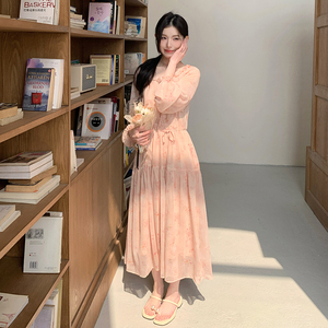 法式设计感粉色碎花连衣裙女春季海边度假防晒超仙过膝掐腰长裙图片