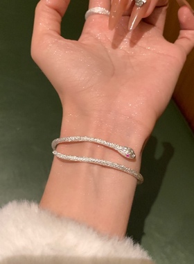 冷性风！设计感个性小蛇手镯