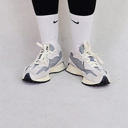 NewBalance透气运动跑步鞋