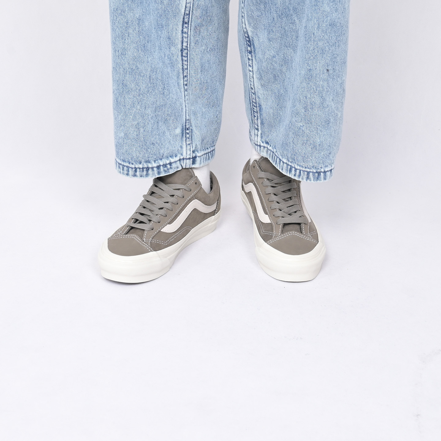 VANS情侣款低帮休闲鞋