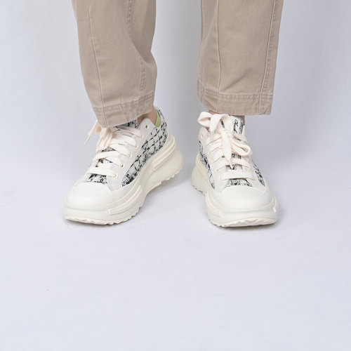 Converse男女款休闲鞋