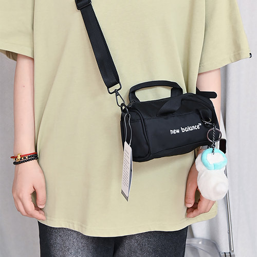 NEWBALANCE女子潮流休闲斜挎包