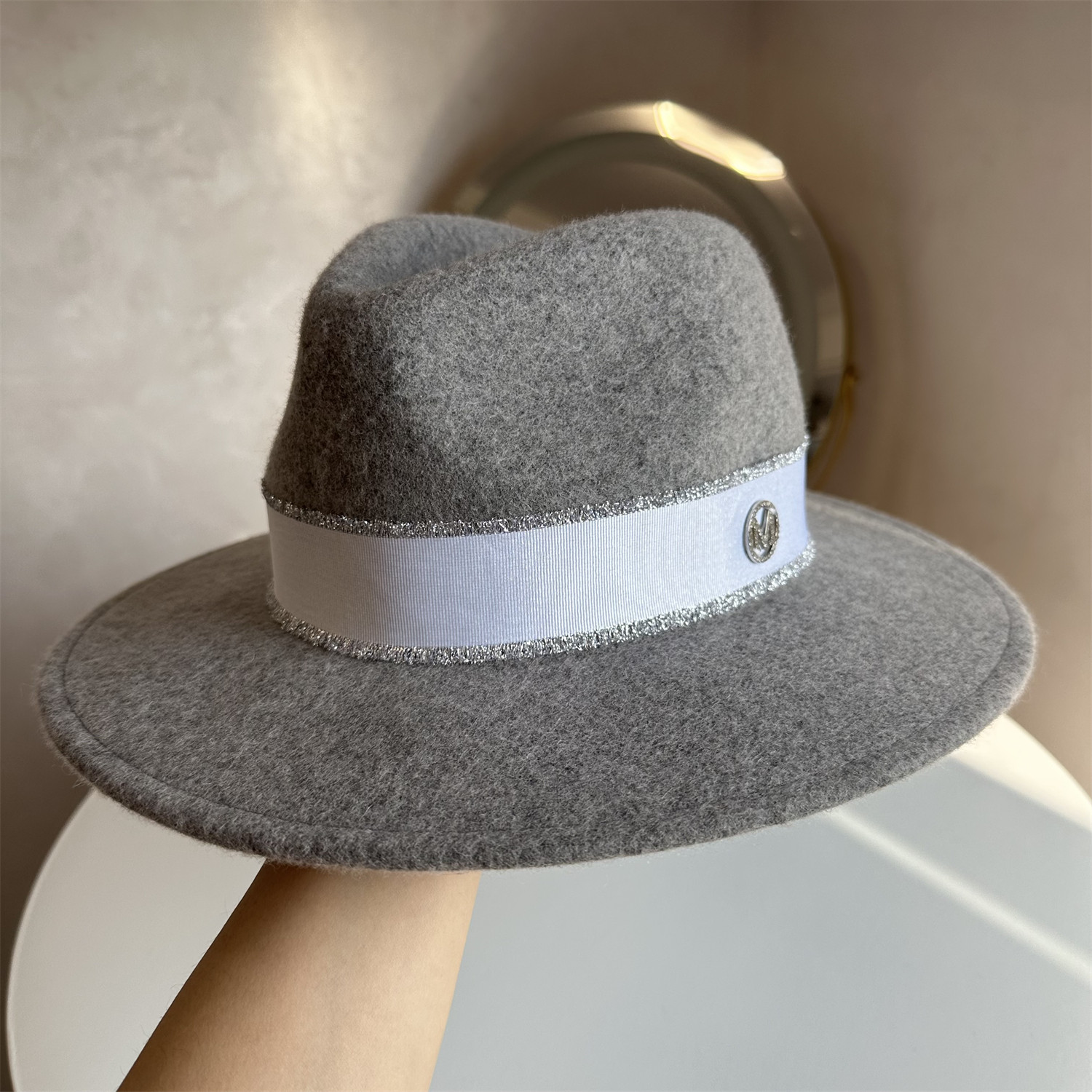 英伦风羊毛呢礼帽男女秋冬洋气灰色丝带显脸小帽子宽沿爵士帽休闲