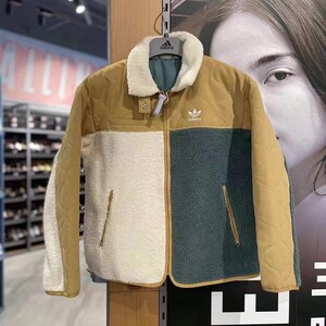 adidas阿迪达斯三叶草女子外套新款羊羔绒翻领保暖夹克衫HE6586