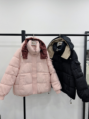 新款时尚减龄立体爱心撞色连帽棉服
