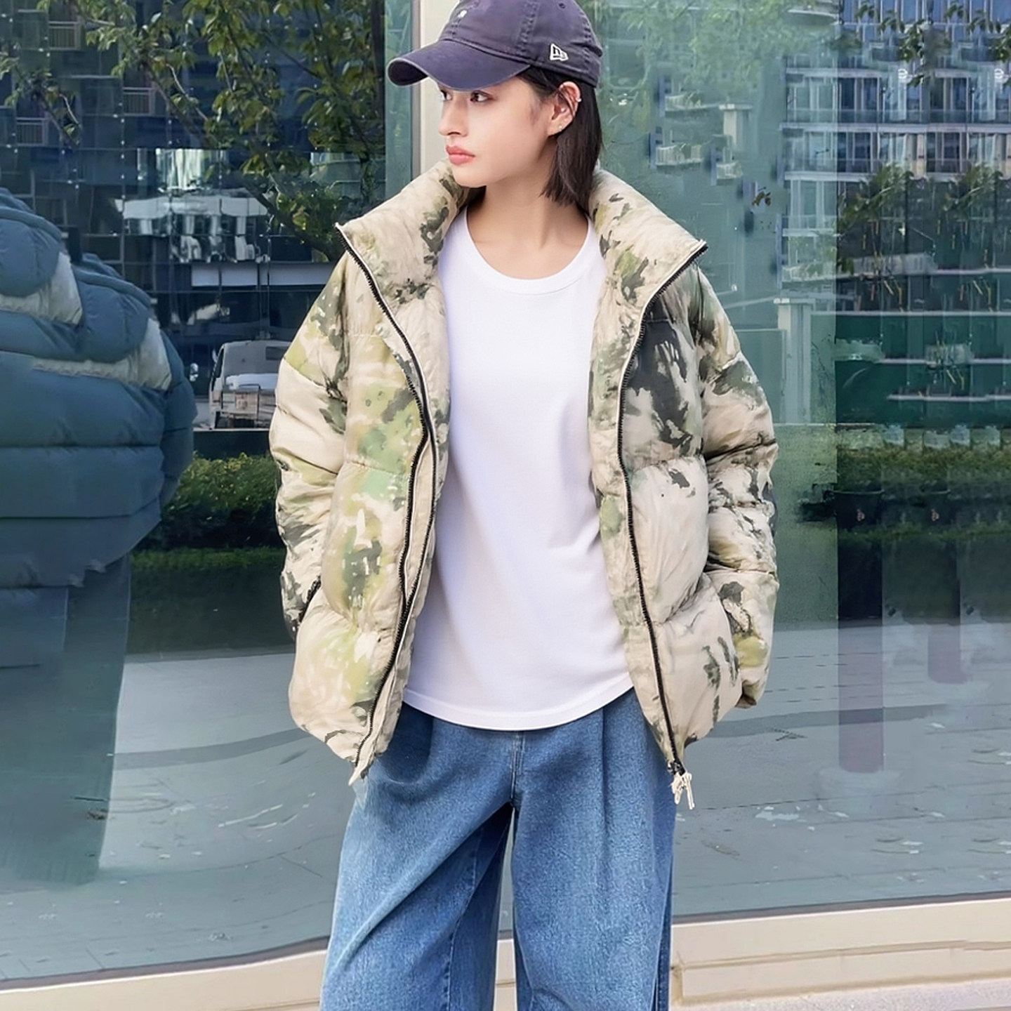 【欧系列】新款女装折扣2025年冬季专柜军绿迷彩短款羽绒服