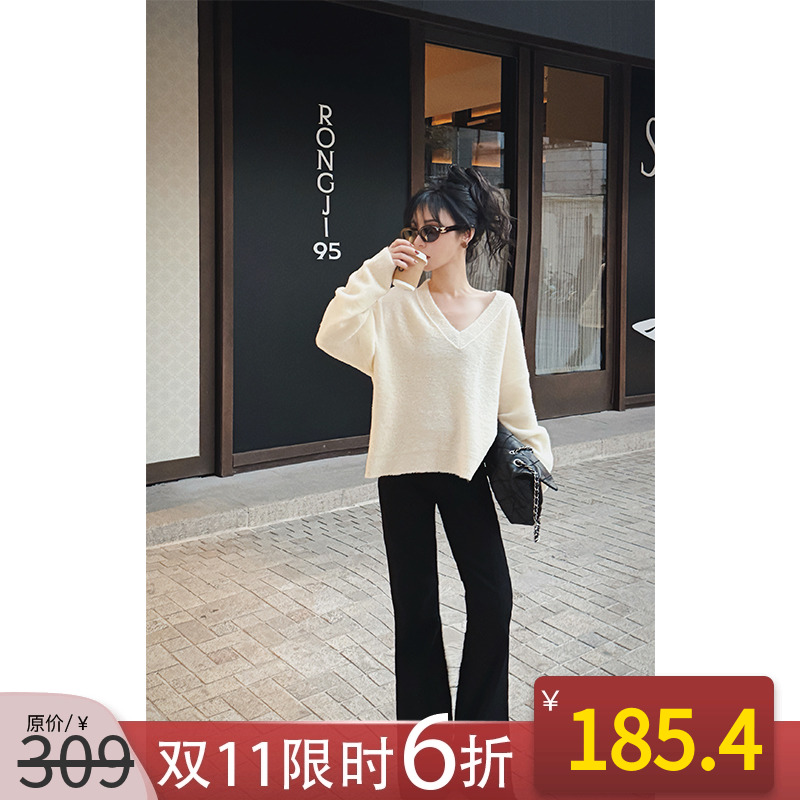 高腰黑色微喇直筒牛仔裤