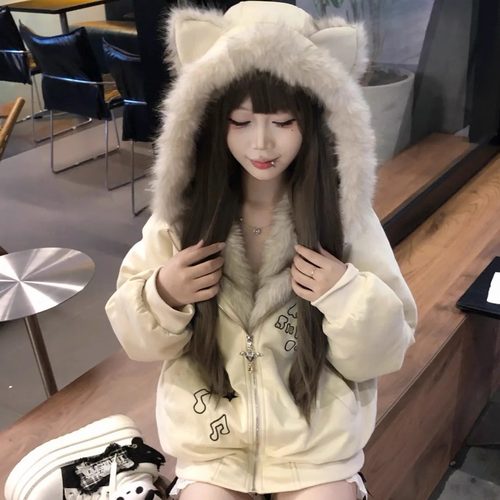 甜美可爱风！重工刺绣kt毛绒棉服