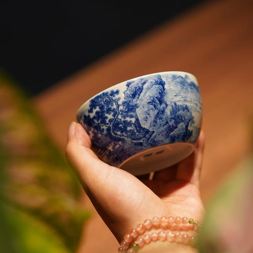 蜜糖紫砂｜景德镇纯手工手绘 重工康熙翠毛蓝青花 山水缸杯140ml