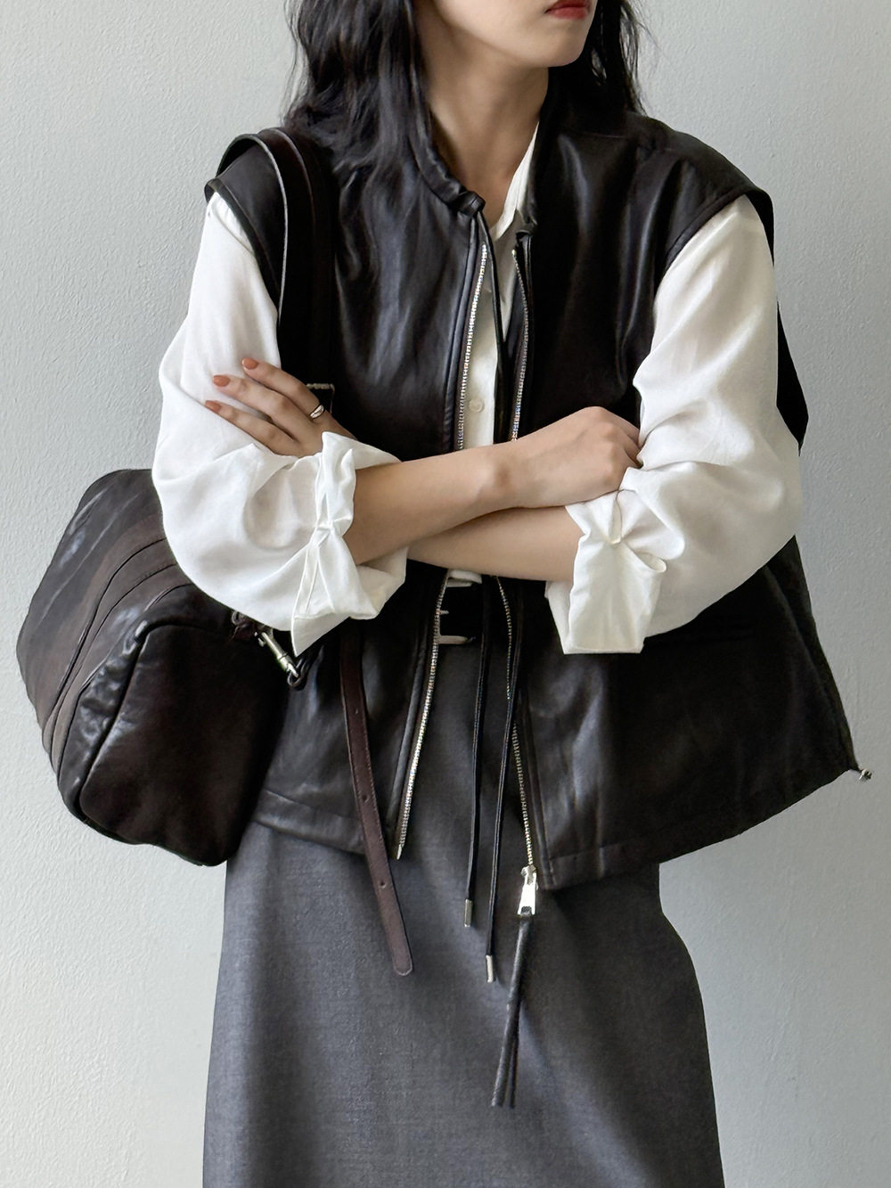 南油新款秋季女马甲设计感无袖背心高端黑色上衣皮夹克马甲女坎肩