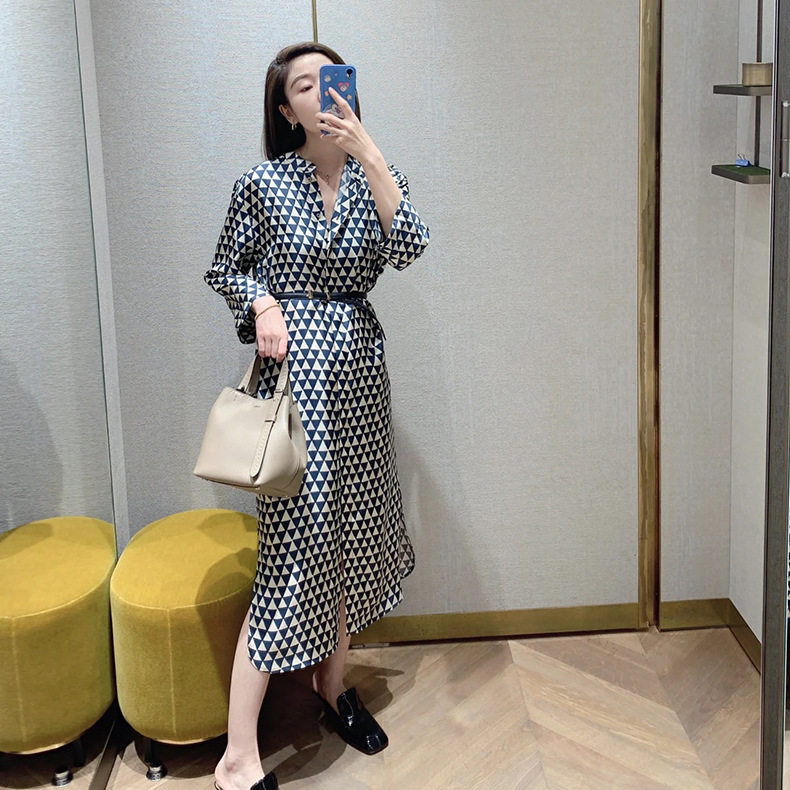 2025秋冬新款女装长袖收腰显瘦长裙轻奢秋款桑蚕丝女裙立领连衣裙
