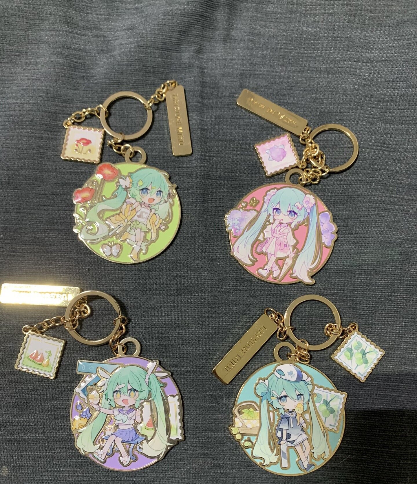 散货初音未来金属钥匙扣小挂件联名官谷子二次元周边一起去郊游