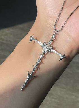 小众设计原创骸骨十字架项链吊坠女甜酷复古辣妹暗黑饰品锁骨男潮