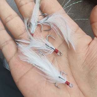 新防锈6066三本钩路亚白羽毛钩4#6 8 10号钩铁板钩子防海水不生锈