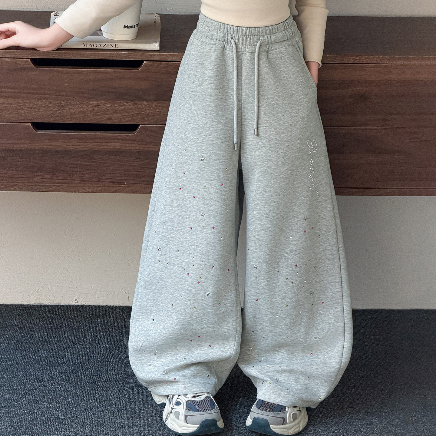 女童卫裤秋装2026新款初中生女孩长裤子大儿童弯刀裤带烫钻春秋季
