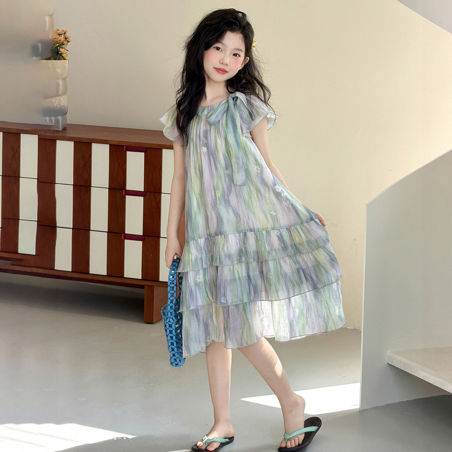 女童连衣裙夏季薄款2026新款儿童裙子小女孩无袖碎花蛋糕裙超好看
