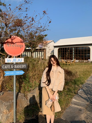 ke7en 仿獭兔毛环保皮草女冬季气质百搭奶茶色七分袖翻领毛毛外套