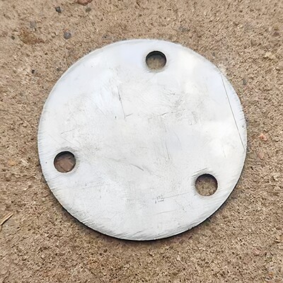 圆片底座焊接上墙金属配件