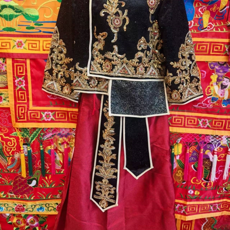 潮汕游神营老爷游行扛标旗秀禾服