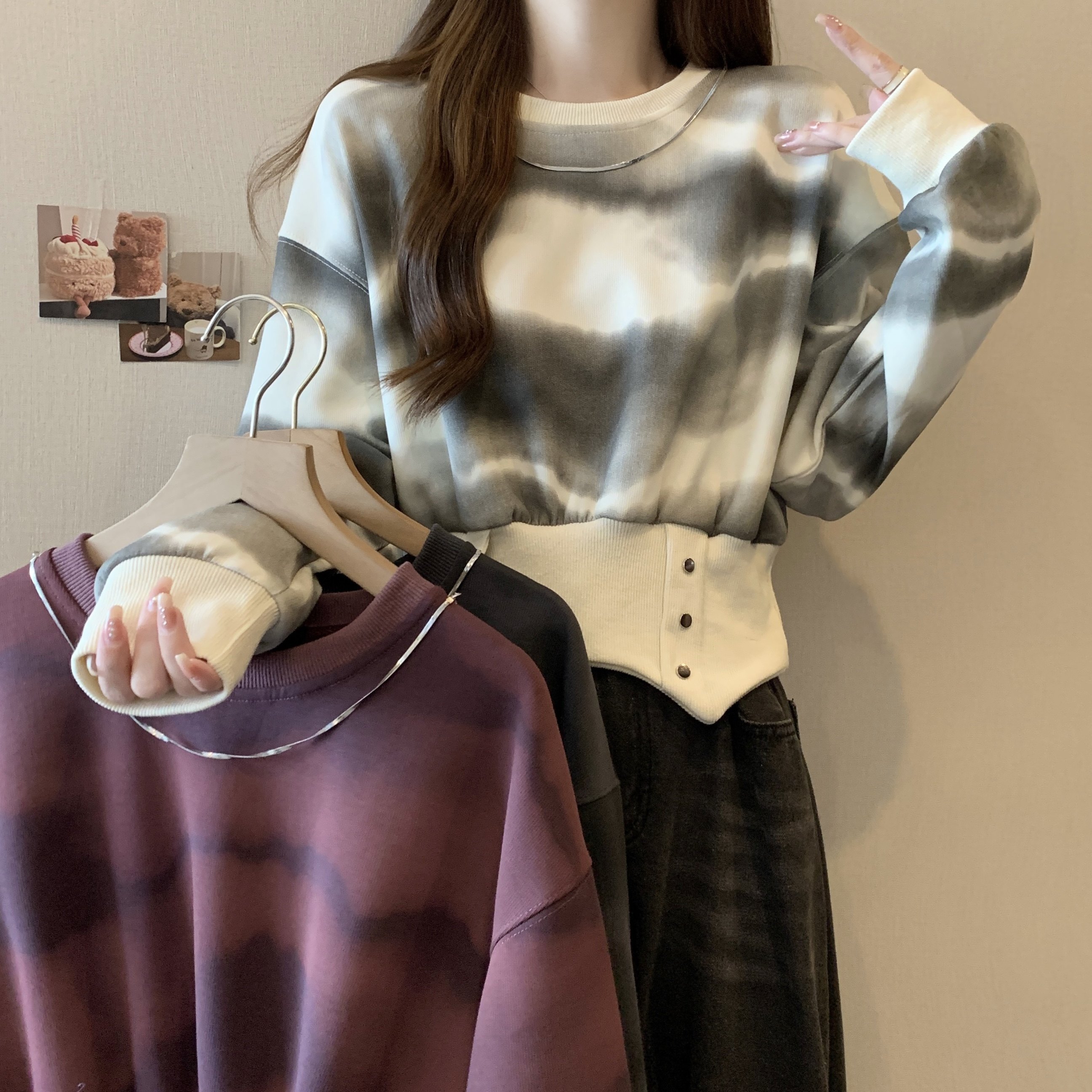 实拍设计感小众链条印花渐变短款卫衣女2024秋季新款圆领收腰上衣,女装/女士精品,大码内搭,淘宝优惠券,粉丝福利购,淘宝优惠卷