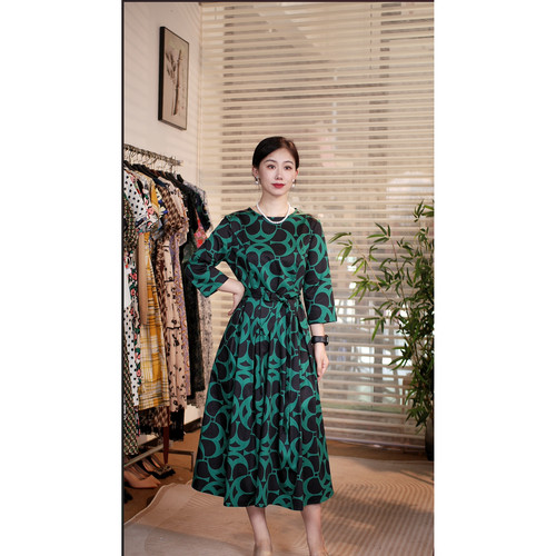七分袖时尚复古连衣裙墨玉25015