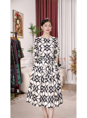 七分袖时尚复古连衣墨月25029