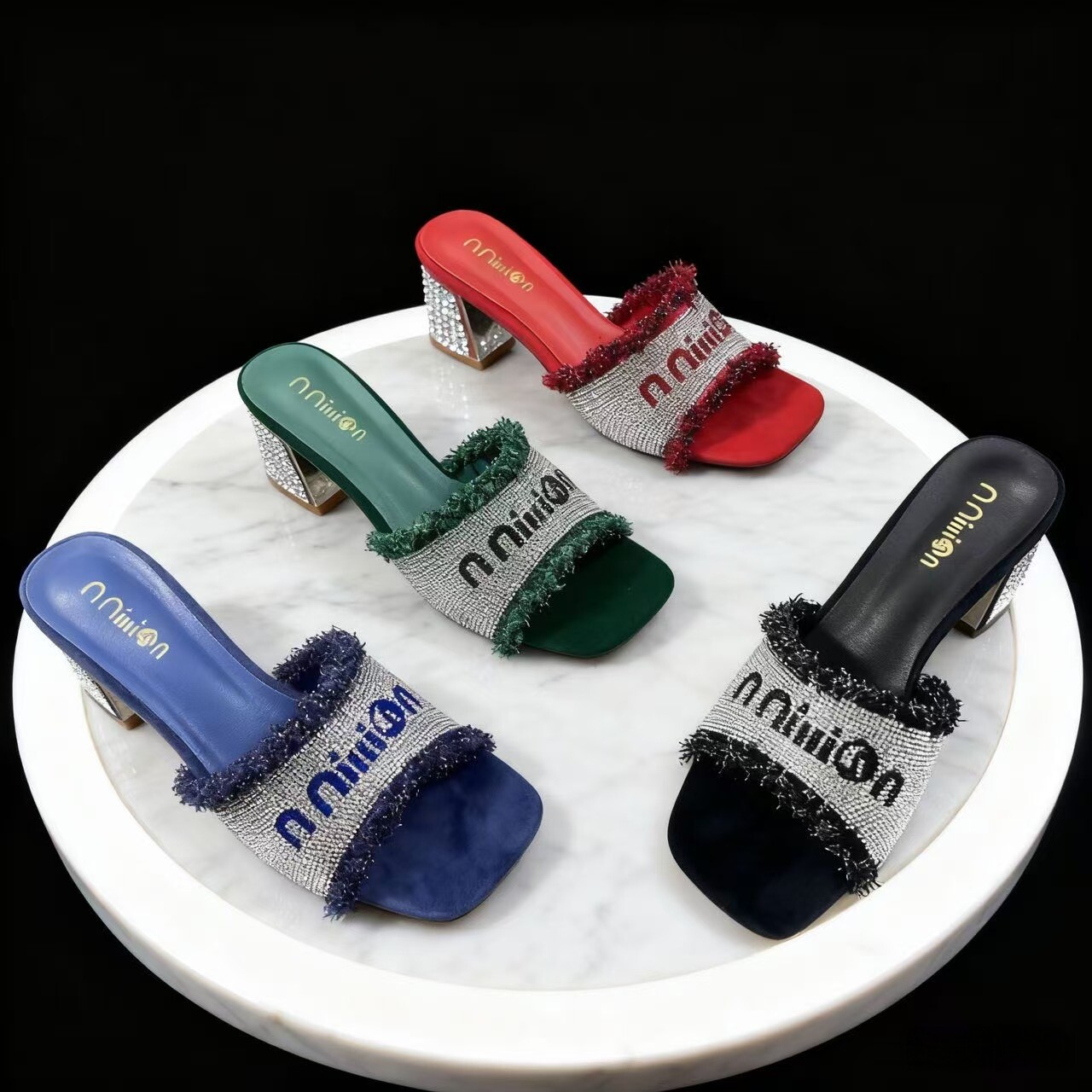 夏季时尚高跟女拖鞋一字拖方头绒面水钻英文语母女拖粗跟slippers