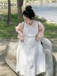 草草的Molly 简约暗纹气质无袖背心裙 女2022秋季外穿白色连衣裙